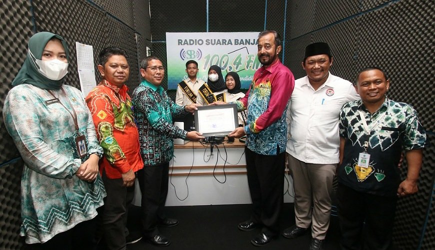 ‘Ratahan’ Bikin LPPL Radio Suara Banjar Terima Penghargaan dari KPID Kalsel