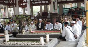 paman birin ziarah ke makam gus dur