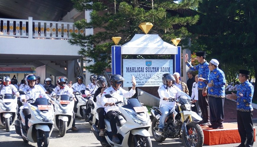 Bupati Lepas Rombongan DPC APDESI Kabupaten Banjar ke Batola