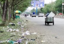 Jalan Ahmad Yani Kecamatan Gambut Berserakan Sampah, Pembersihan Dilakukan Usai Pelaksanaan MTQN Kalsel