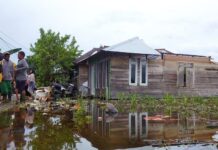 Diterjang Puting Beliung, 13 Rumah Warga di Desa Melayu Porak Poranda