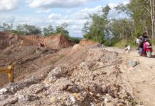 Perbaikan Jalan Ambrol di Desa Gunung Ulin Belum Maksimal