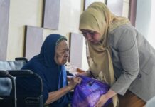 Penyerahan Bantuan untuk Warga Dhuafa, Janda, dan Lansia, Wali Kota: Bantuan Harus Tepat Sasaran
