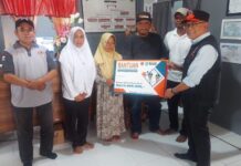 BPBD Banjar Salurkan Bantuan Korban Angin Kencang di Sungai Tabuk