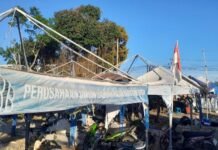 Compang-camping, Pedagang Pasar Buah Astambul Terabaikan
