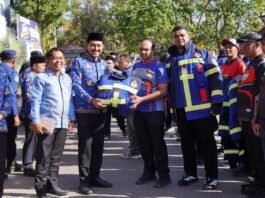 Pemkab Banjar Serahkan Bantuan APD dan BBM, Bupati: Relawan BPk Garda Terdepan Penanganan Karhutla