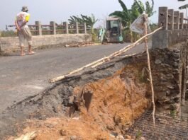 Dinas PUPRP Banjar Perbaiki Oprit Jembatan Desa Pematang Hambawang